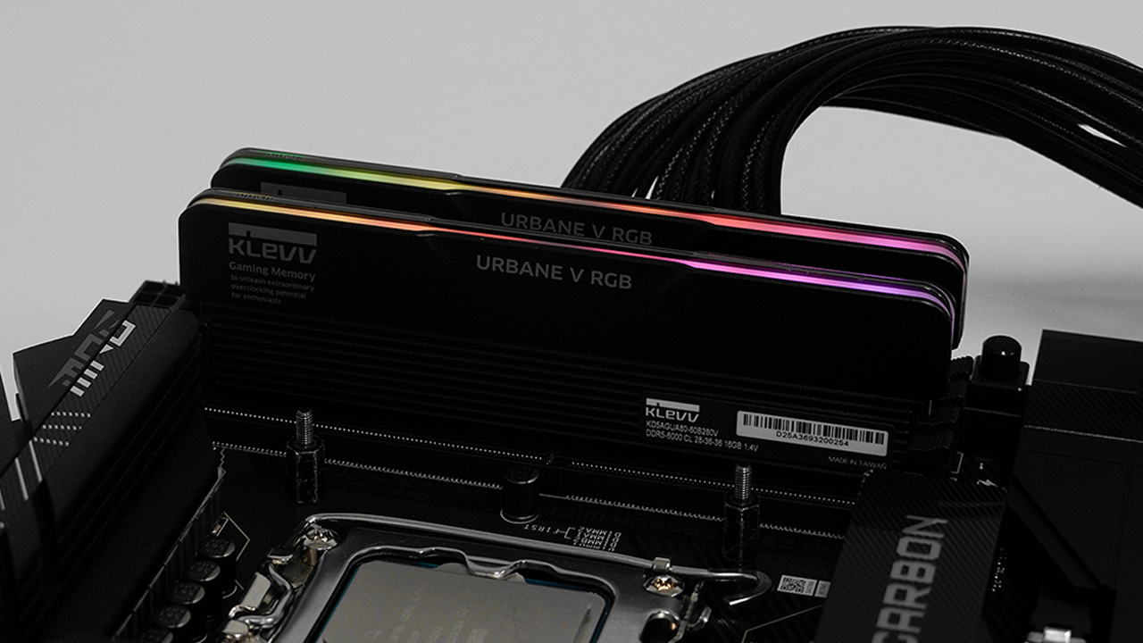 공식리뷰 | ESSENCORE KLEVV DDR5-6000 CL28 URBANE V RGB 블랙 패키지 서린 (32GB(16Gx2)) : 성능과 디자인을 모두 챙긴 URBANE V RGB 블랙 버전!